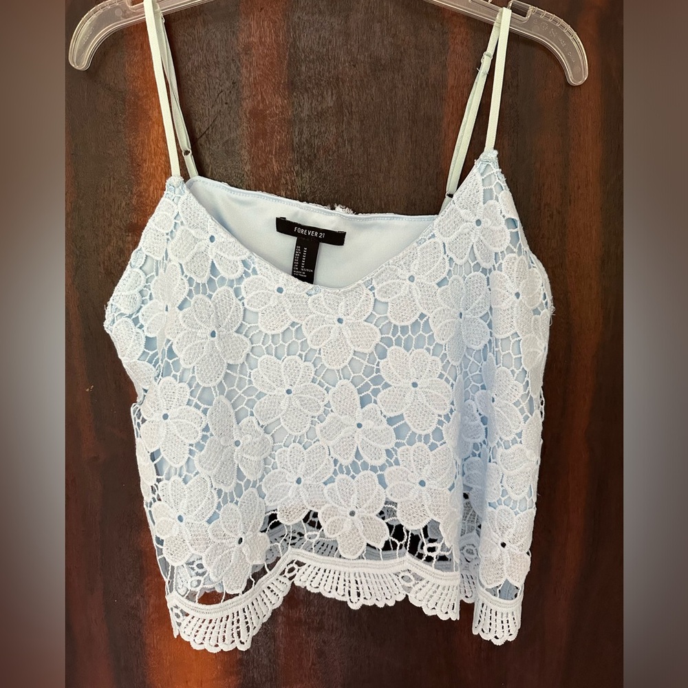 Forever 21 light blue embroidery adjustable strap top size medium, crop top
